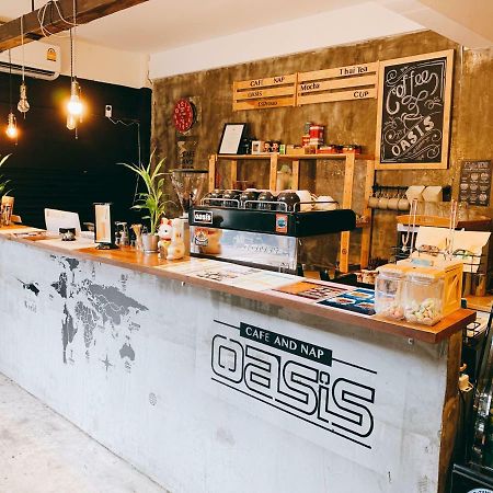 Oasis Cafe And Nap Albergue Bangkok Exterior foto