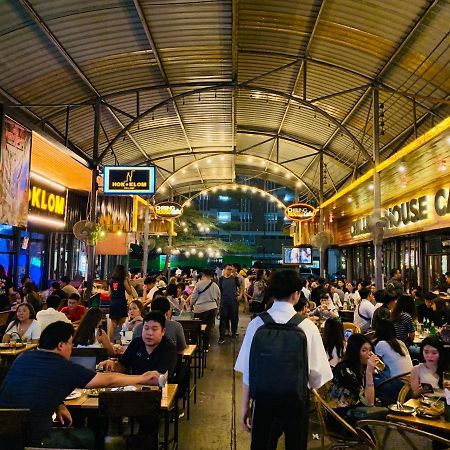 Oasis Cafe And Nap Albergue Bangkok Exterior foto