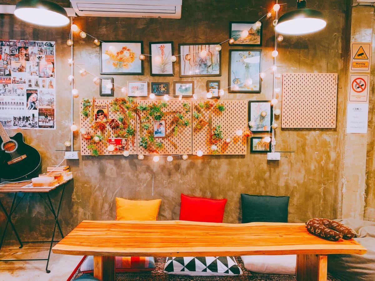 Oasis Cafe And Nap Albergue Bangkok Exterior foto