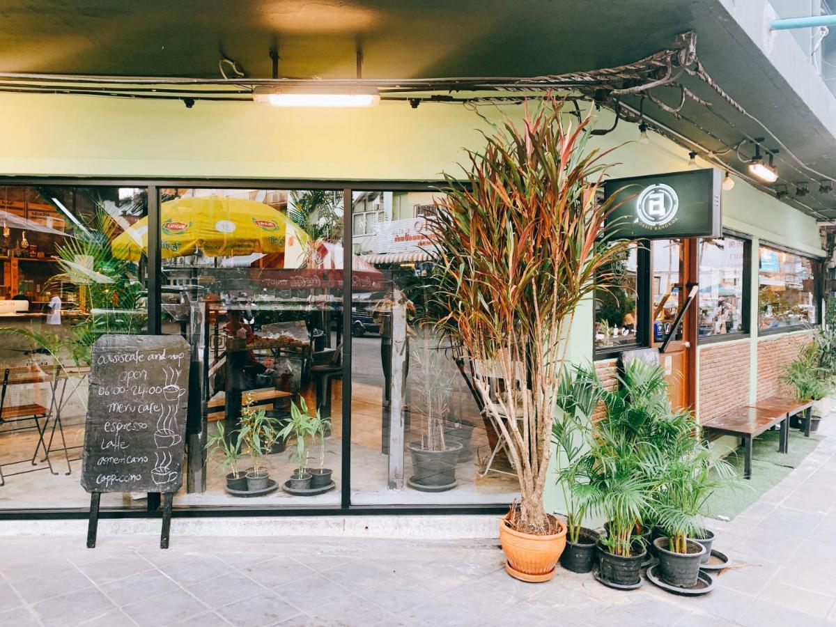 Oasis Cafe And Nap Albergue Bangkok Exterior foto
