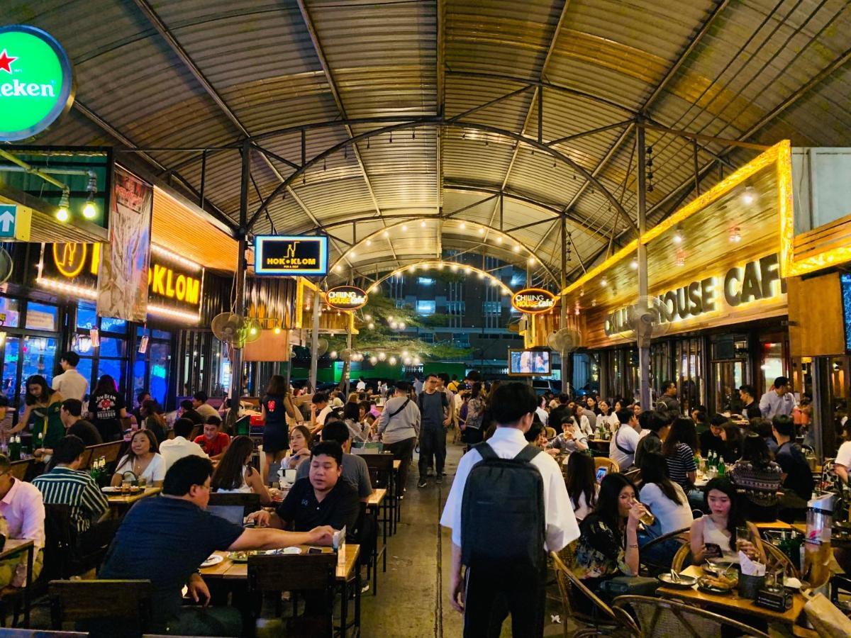 Oasis Cafe And Nap Albergue Bangkok Exterior foto